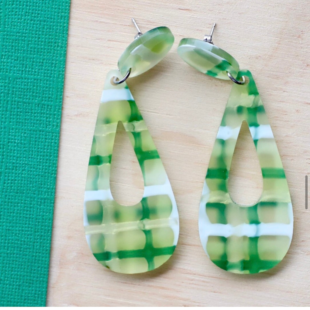Acrylic Teardrops: Green Gold Plaid